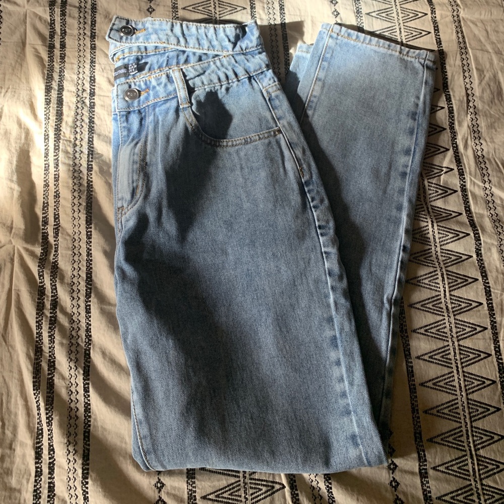 NWOT PrettyLittleThing double button jeans - Picture 2 of 6